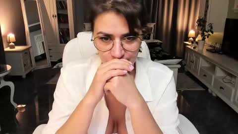 Snapshot of arianasage_ chatting on 10/16/25, 04:52 Ana online show from 10/16/25, 04:52