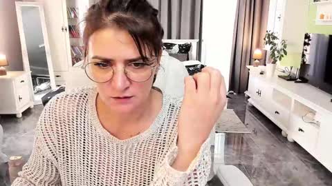 Snapshot of arianasage_ chatting on 10/31/25, 09:21 Ana online show from 10/31/25, 09:21