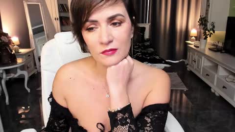 Snapshot of arianasage_ chatting on 11/08/25, 12:16 Ana online show from 11/08/25, 12:16