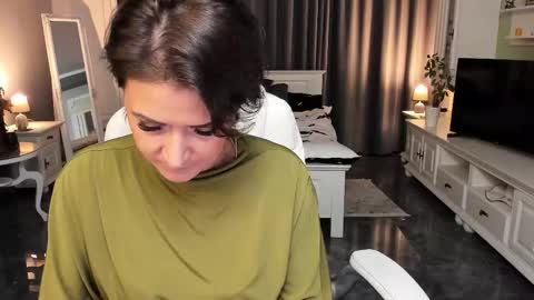 Snapshot of arianasage_ chatting on 11/19/25, 03:56 Ana online show from 11/19/25, 03:56