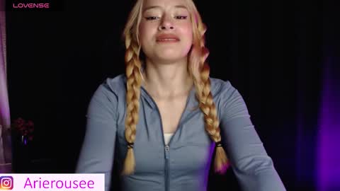 Snapshot of arie_rousee_sub chatting on 11/08/25, 11:47 ARIE online show from 11/08/25, 11:47