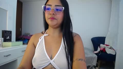 Snapshot of ariel_princess02 chatting on 09/11/25, 02:00 daniella online show from 09/11/25, 02:00