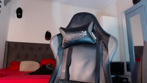 Snapshot of arielbronwxxx chatting on 02/02/25, 05:26 chris online show from 02/02/25, 05:26