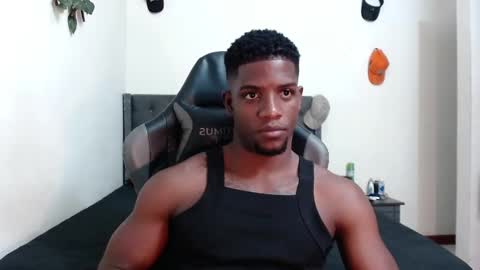 Snapshot of arielbronwxxx chatting on 02/15/25, 08:43 chris online show from 02/15/25, 08:43