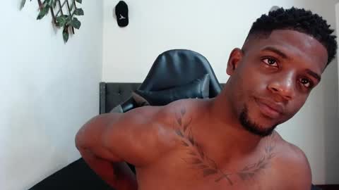 Snapshot of arielbronwxxx chatting on 02/16/25, 01:16 chris online show from 02/16/25, 01:16