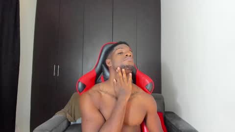 Snapshot of arielbronwxxx chatting on 03/04/25, 02:06 chris online show from 03/04/25, 02:06