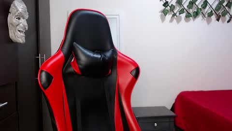 Snapshot of arielbronwxxx chatting on 03/09/25, 06:43 chris online show from 03/09/25, 06:43