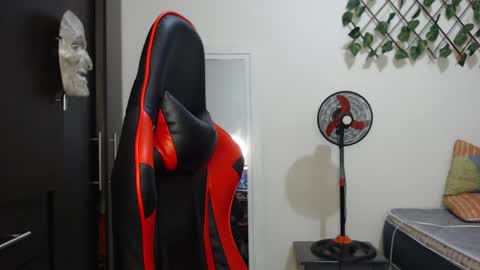 Snapshot of arielbronwxxx chatting on 03/12/25, 02:34 chris online show from 03/12/25, 02:34