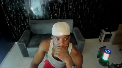 Snapshot of arielbronwxxx chatting on 10/11/25, 04:49 chris online show from 10/11/25, 04:49