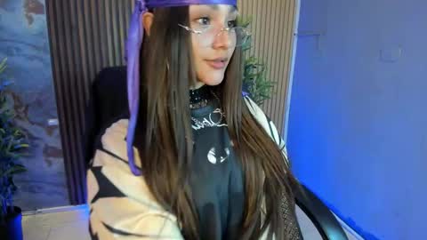 Snapshot of arigy_gomez chatting on 09/30/25, 09:42 Arigy Everyday From 1430 to 2130 Col Time online show from 09/30/25, 09:42