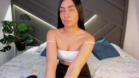 Snapshot of ariiaa_1 chatting on 01/14/25, 08:48 ARIANNA online show from 01/14/25, 08:48