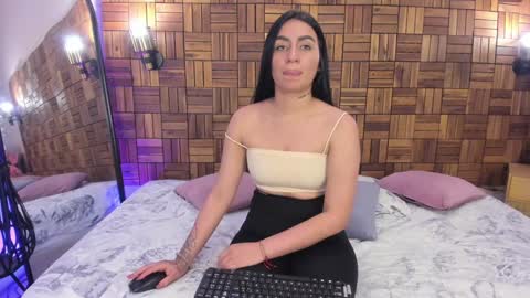 Snapshot of ariiaa_1 chatting on 01/25/25, 08:21 ARIANNA online show from 01/25/25, 08:21