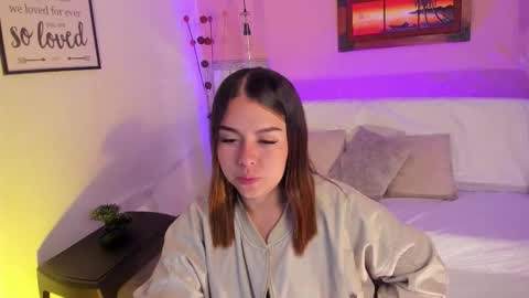 Snapshot of ariianabaker chatting on 10/19/25, 03:45 Arianna online show from 10/19/25, 03:45