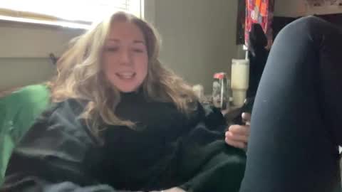 Snapshot of ariicutekitty chatting on 03/03/25, 09:37 airskiii online show from 03/03/25, 09:37