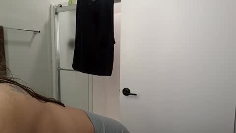 Snapshot of ariicutekitty chatting on 09/29/25, 04:28 airskiii online show from 09/29/25, 04:28