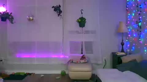 Snapshot of ariicutekitty chatting on 10/10/25, 02:10 airskiii online show from 10/10/25, 02:10