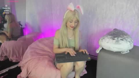 Ariel online show from 11/20/25, 12:05