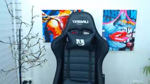 arinabelle online show from 11/17/25, 01:00