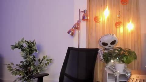 Ari Robert online show from 10/13/25, 03:17