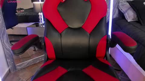 Ari Robert online show from 10/31/25, 04:13