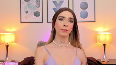 Snapshot of arivega chatting on 01/29/25, 01:05 Nice to meet you thumb up me please its important I LOOK MY BIO DOWN online show from 01/29/25, 01:05