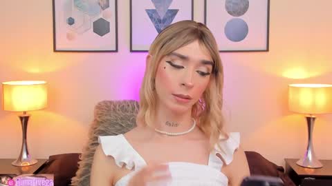 Snapshot of arivega chatting on 02/17/25, 10:03 Nice to meet you thumb up me please its important I LOOK MY BIO DOWN online show from 02/17/25, 10:03