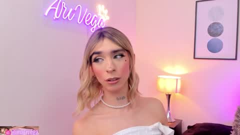 Snapshot of arivega chatting on 02/21/25, 12:27 Nice to meet you thumb up me please its important I LOOK MY BIO DOWN online show from 02/21/25, 12:27