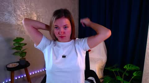 Snapshot of arlana_klart chatting on 11/10/25, 01:37 Arlana online show from 11/10/25, 01:37