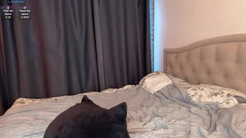 Mia  Arlen online show from 10/22/25, 02:17