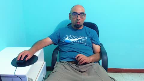 arnelux72 online show from 01/12/25, 04:52