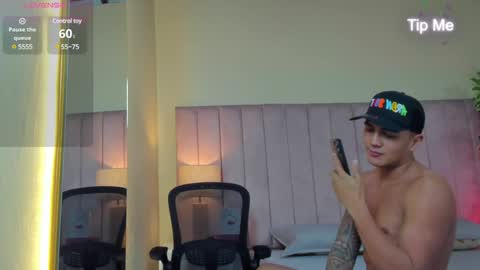 Snapshot of aron_bolt chatting on 01/10/25, 02:35 ARON BOLT online show from 01/10/25, 02:35
