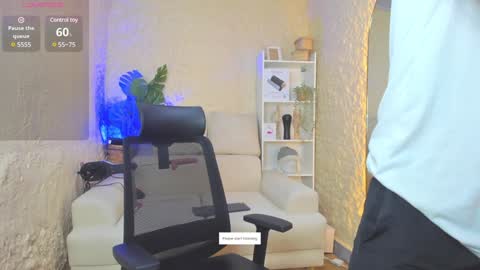 Snapshot of aron_bolt chatting on 01/26/25, 12:58 ARON BOLT online show from 01/26/25, 12:58