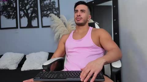 Snapshot of aron_bulgarelli_ chatting on 02/02/25, 10:57 Aron online show from 02/02/25, 10:57
