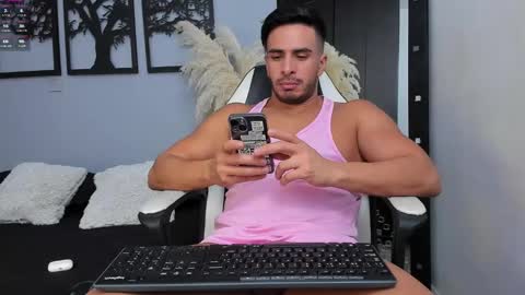 Snapshot of aron_bulgarelli_ chatting on 02/02/25, 02:02 Aron online show from 02/02/25, 02:02