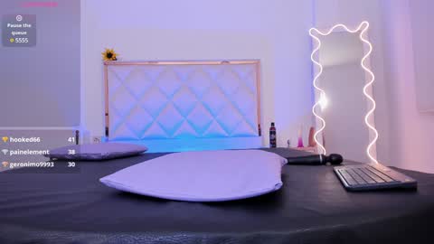 Snapshot of aron_tay chatting on 01/10/25, 09:23 your aron online show from 01/10/25, 09:23