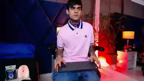 Snapshot of aronmuller_ chatting on 09/13/25, 05:07 aronmuller_ online show from 09/13/25, 05:07