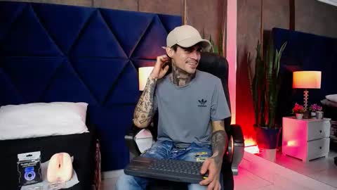 Snapshot of aronmuller_ chatting on 09/18/25, 04:58 aronmuller_ online show from 09/18/25, 04:58
