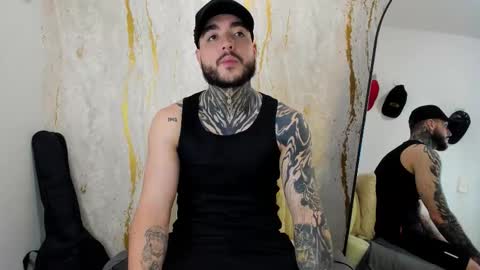 Snapshot of aronwade chatting on 10/28/25, 05:55 Aron online show from 10/28/25, 05:55