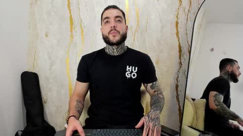 Snapshot of aronwade chatting on 10/29/25, 04:48 Aron online show from 10/29/25, 04:48