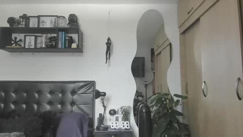 ARON  Independent model  online show from 10/07/25, 04:48