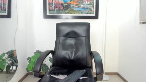 Snapshot of aroon_connor chatting on 01/22/25, 11:43 online show from 01/22/25, 11:43