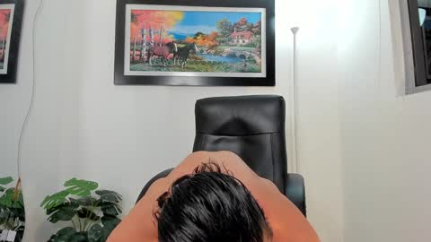 Snapshot of aroon_connor chatting on 01/27/25, 11:54 online show from 01/27/25, 11:54