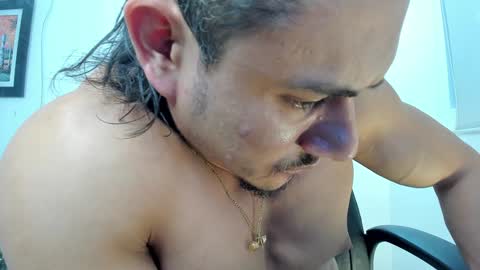 Snapshot of aroon_connor chatting on 02/08/25, 11:02 online show from 02/08/25, 11:02