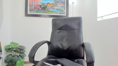 Snapshot of aroon_connor chatting on 02/17/25, 06:59 online show from 02/17/25, 06:59
