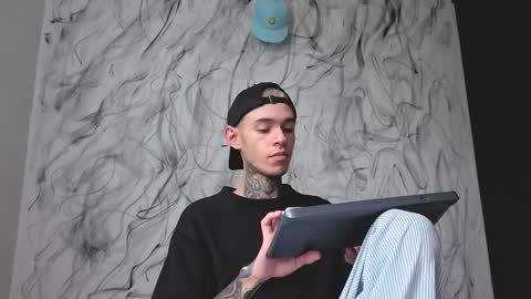 Snapshot of arteemiis chatting on 10/10/25, 02:05 online show from 10/10/25, 02:05