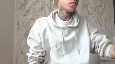 Snapshot of arteemiis chatting on 10/11/25, 03:32 online show from 10/11/25, 03:32