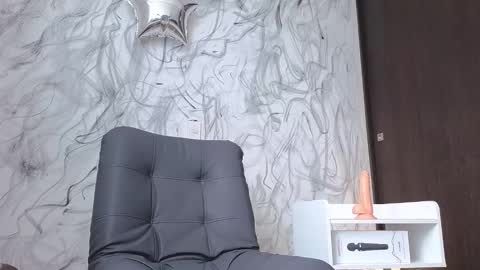 Snapshot of arteemiis chatting on 10/16/25, 12:17 online show from 10/16/25, 12:17