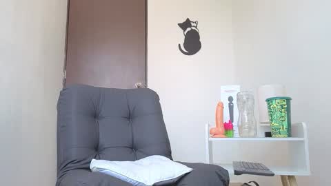 Snapshot of arteemiis chatting on 10/24/25, 02:35 online show from 10/24/25, 02:35