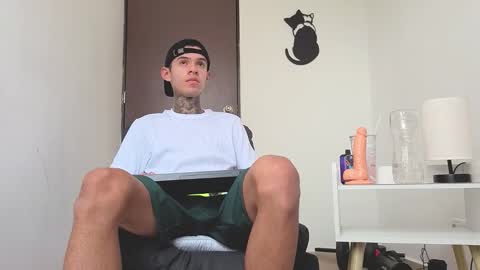 Snapshot of arteemiis chatting on 11/13/25, 10:36 online show from 11/13/25, 10:36