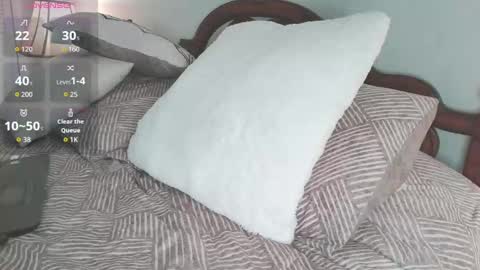 Snapshot of artemisiac chatting on 10/14/25, 12:22 artemisiac online show from 10/14/25, 12:22